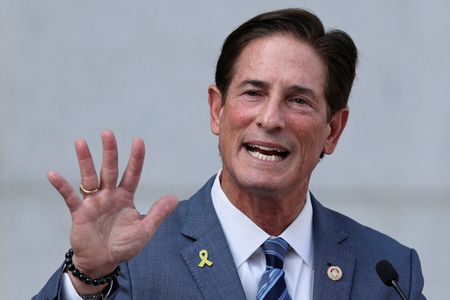 L.A. prosecutor says Menendez brothers must fully admit to lies to be