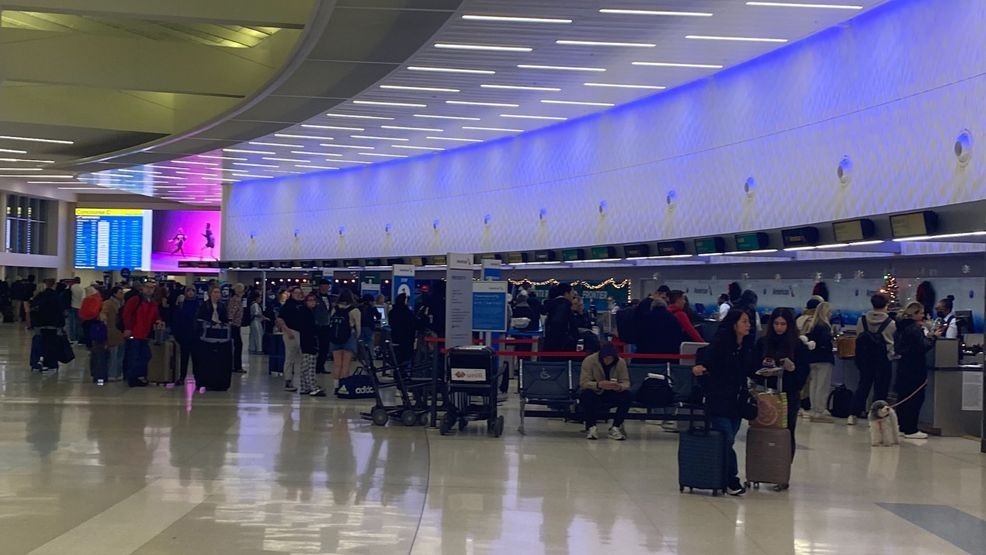 Long lines at John Glenn International Airport early Sunday morning, December 28, 2025. (WSYX)