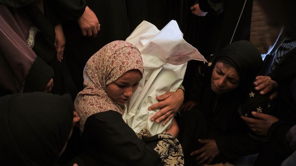 Khadija Abu Rabi cradles the body of her son, Iyad, 3, who was killed when an Israeli strike hit tents sheltering displaced people along the coast of Khan Younis, according to hospital officials, at Nasser Hospital in Khan Younis, Gaza Strip, Monday, Feb. 2, 2026. (AP Photo/Jehad Alshrafi)