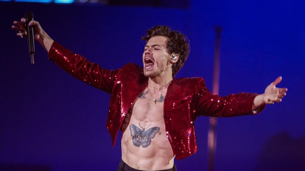 LONDON, ENGLAND - FEBRUARY 11: Harry Styles performs on stage during The BRIT Awards 2023 at The O2 Arena on February 11, 2023 in London, England. (Photo by Gareth Cattermole/Gareth Cattermole/Getty Images)
