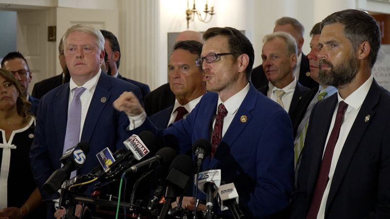 Maryland Republican lawmakers held a conference in the State House Rotunda on Monday, August 3, 2026, denouncing mid-decade redistricting and the legislature's priorities. (Steve Pierce/Spotlight on Maryland)